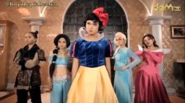 nhom thi sinh khuay dao rap viet - v.a